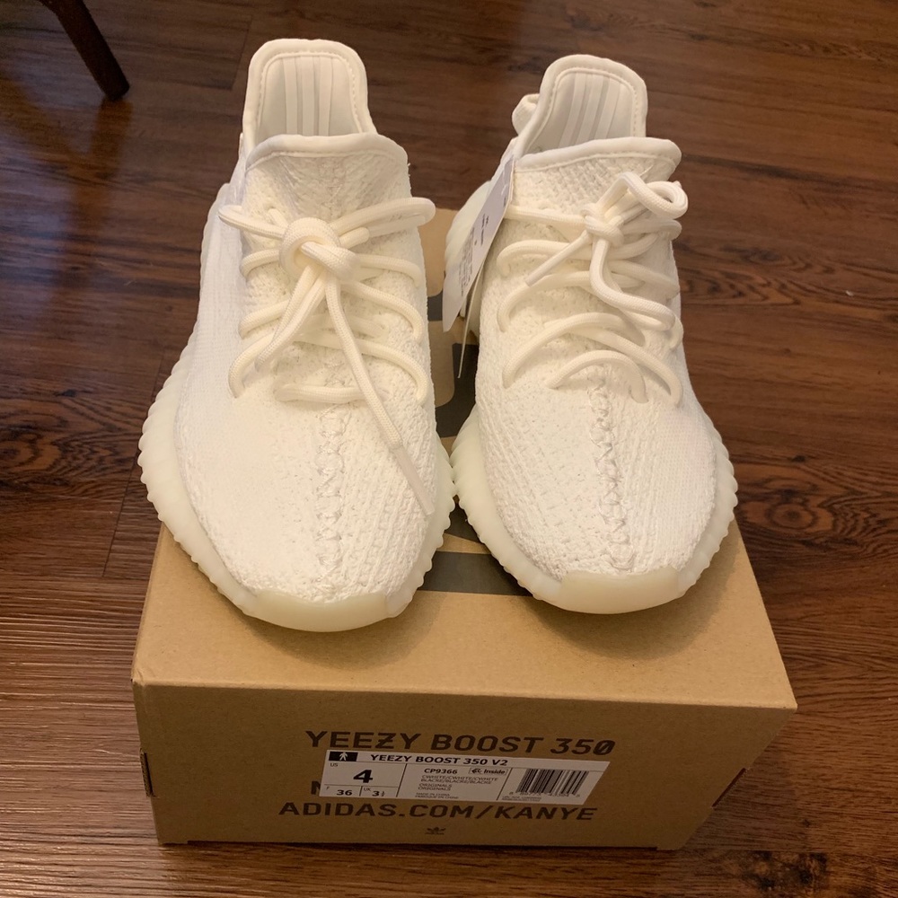 Yeezy triple white size 4